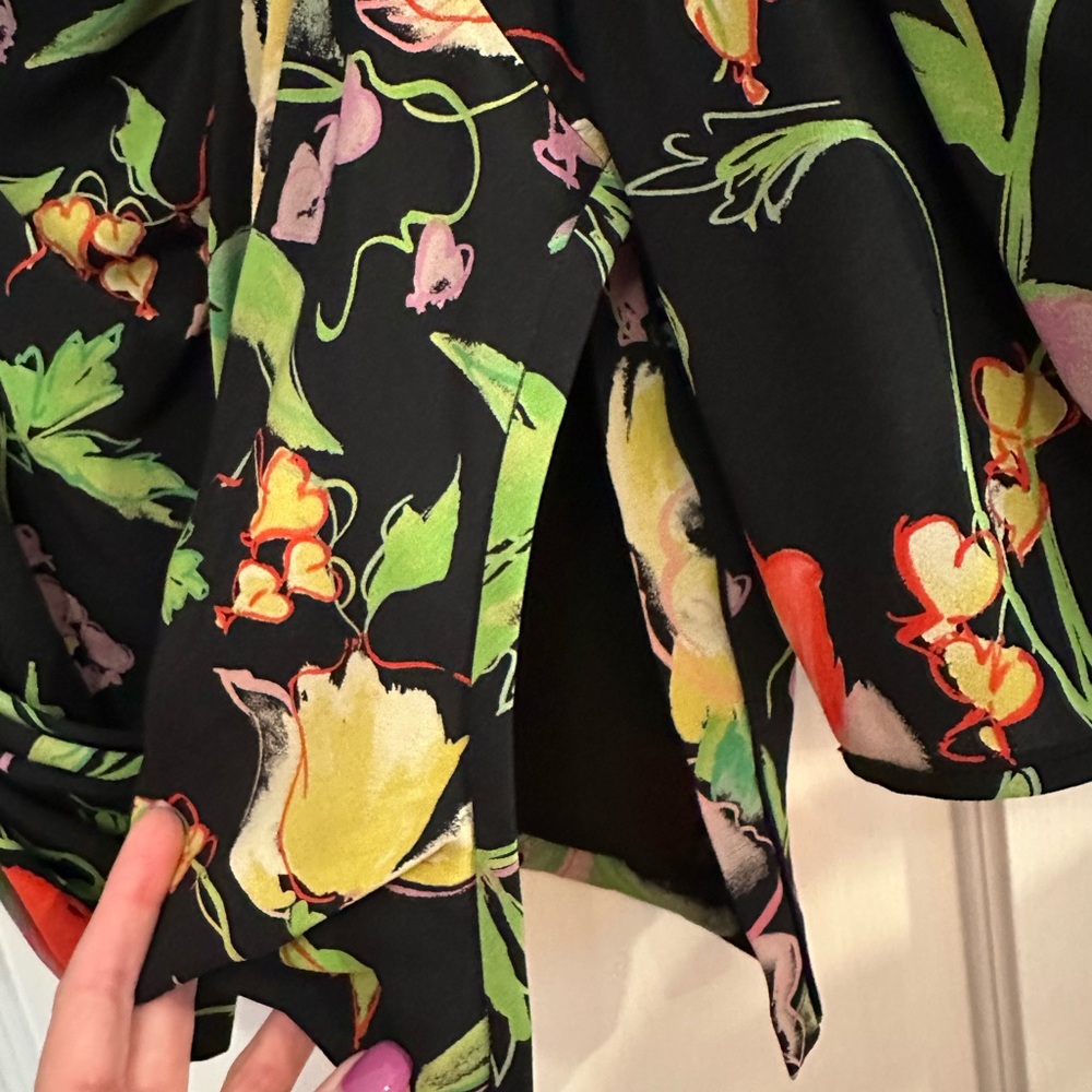 Emanuel Ungaro vintage 1980s black floral silk blouse, sz 4, sexy but demure - Picture 10 of 11